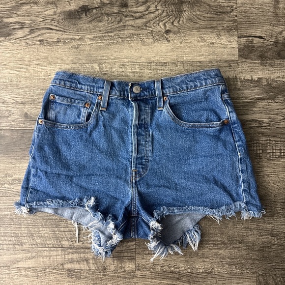 Levi’s 501 Button Fly Denim Cuff Off Shorts - Picture 2 of 7